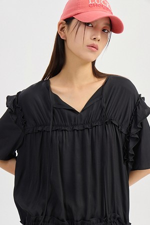Shoulder Ruffle Short Sleeve Blouse (black)