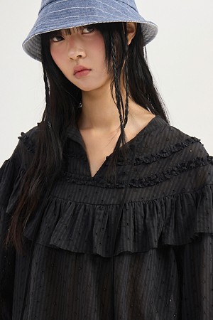 Ruffle Point Stripe Eyelet Blouse (black)