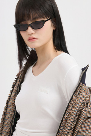 Lettering Point V-neck T-shirt (ivory)