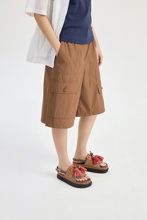 Out-Pocket Back Banding Midi Pants (camel)