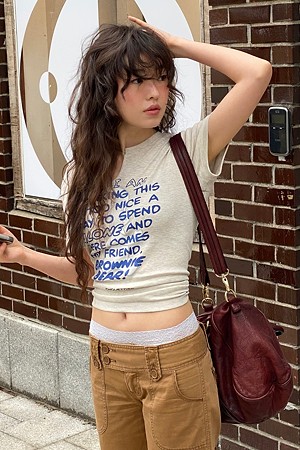 [CASPER X CHOUETTIES] Lettering Graphic Neck Slit Slim Fit T-Shirt (otmeal)