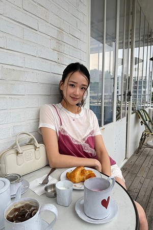 Bustier Point Short Sleeve T-shirt (ivory)
