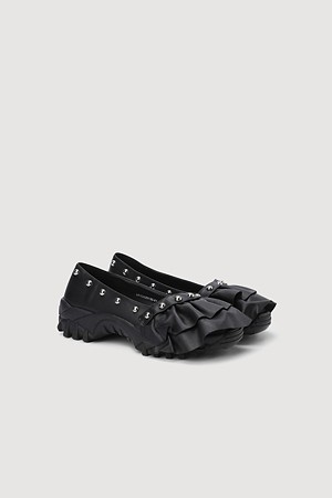 Studded Frill Shoes (black)