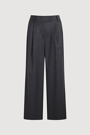 Two Tuck Back-Banding Pants