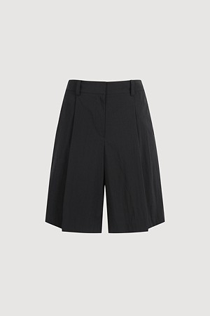 One Tuck Back Banding Shorts