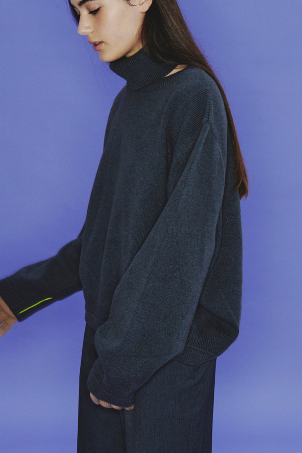 LE CASHMERE - 니트/가디건 - Cut-out Turtleneck