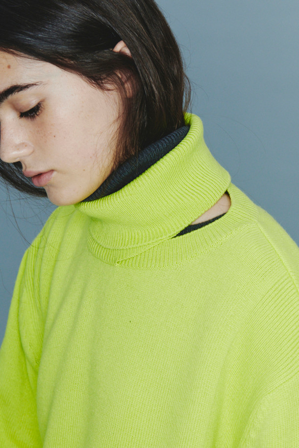 LE CASHMERE - 스웨터 - Cut-out Turtleneck