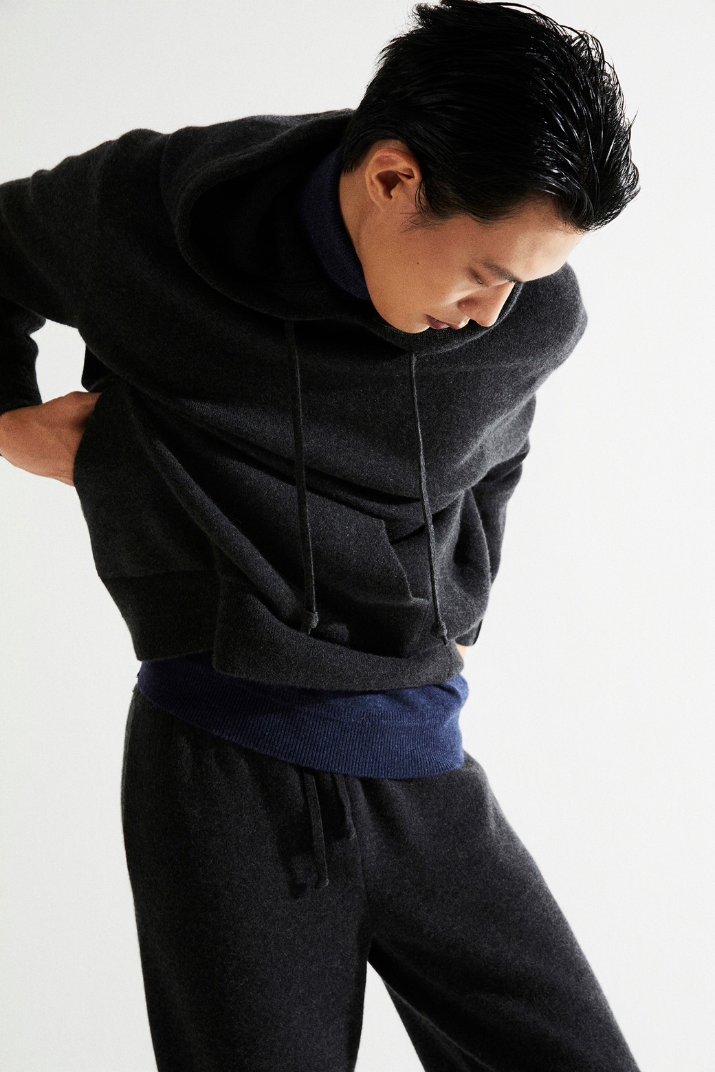 LE CASHMERE - 스웨터 - Men Hoodie Sweater (Charcoal)
