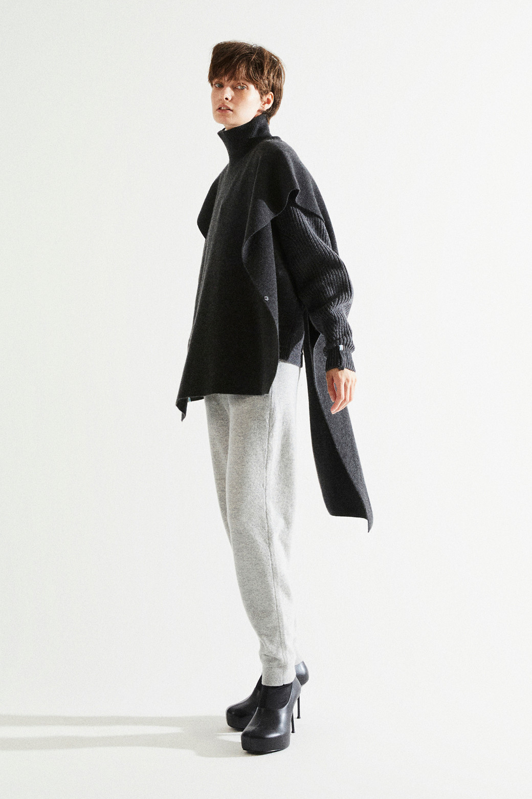 LE CASHMERE - 베스트 - Cashmere Cape Vest (Charcoal)