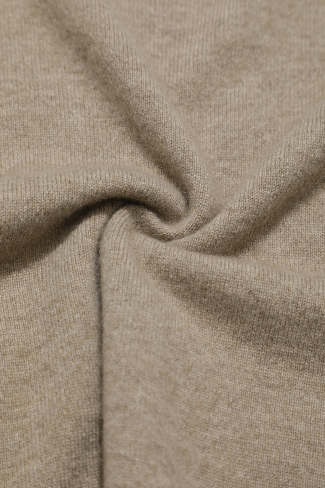 LE CASHMERE - 스웨터 - Essential Crew Sweater (Beige)