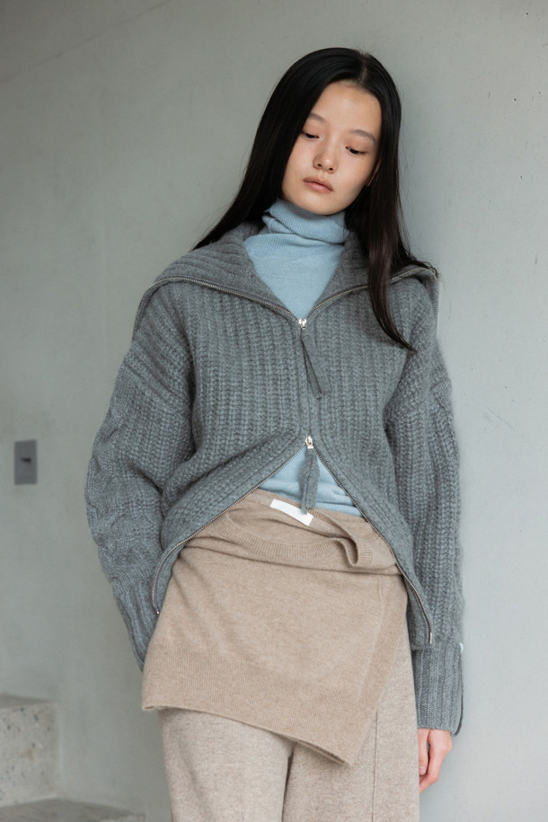 LE CASHMERE - 스웨터 - Essential Crew Sweater (Beige)