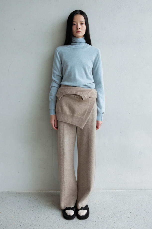 LE CASHMERE - 스웨터 - Essential Crew Sweater (Sky Blue)