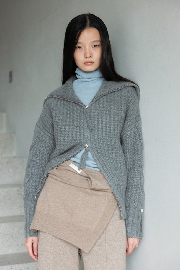 LE CASHMERE - 스웨터 - Essential High Neck Sweater (Sky Blue)