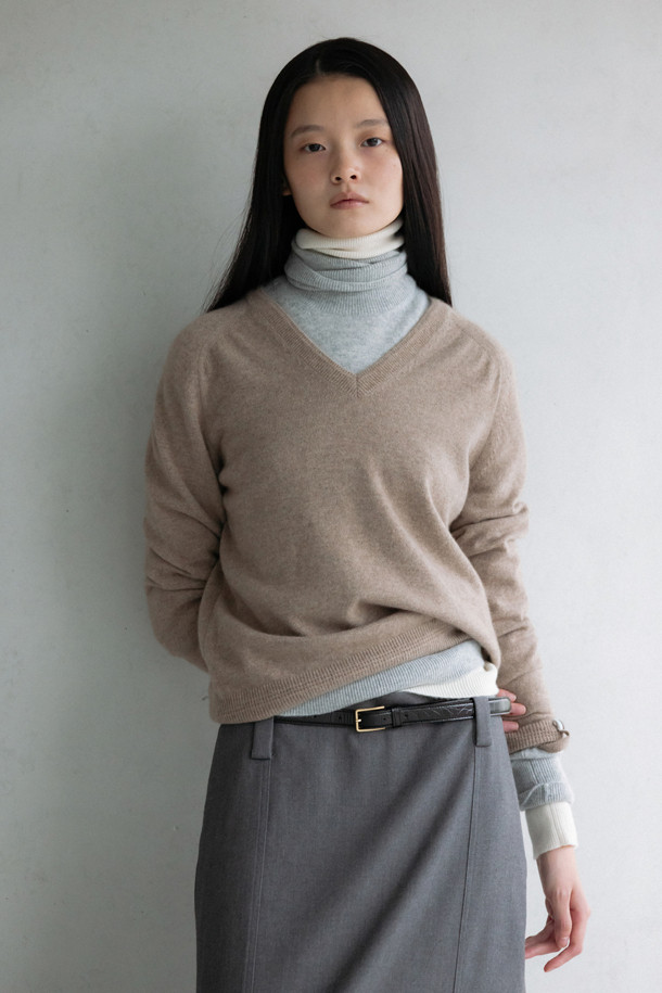 LE CASHMERE - 스웨터 - Essential V-neck Sweater (Beige)