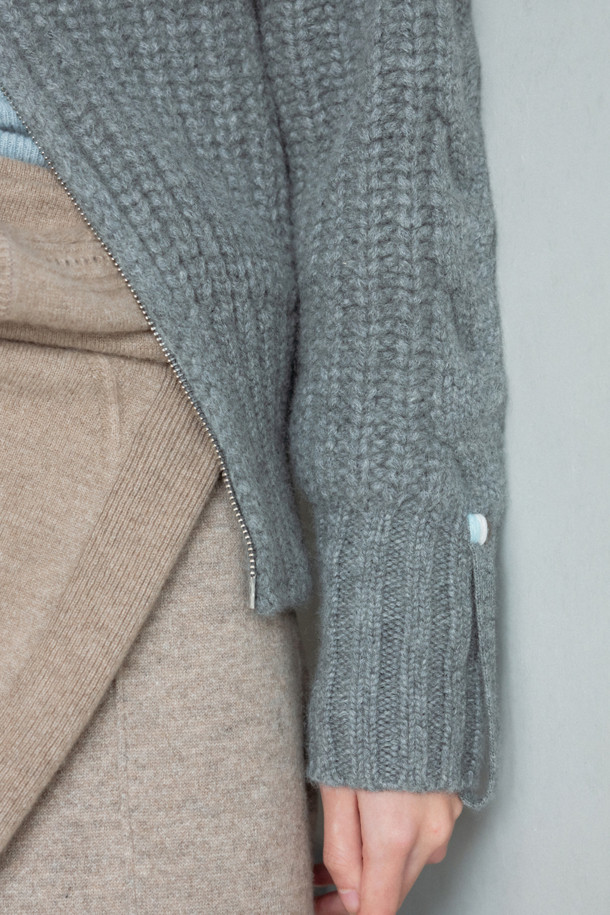 LE CASHMERE - 스웨터 - Essential Crew Sweater (Beige)