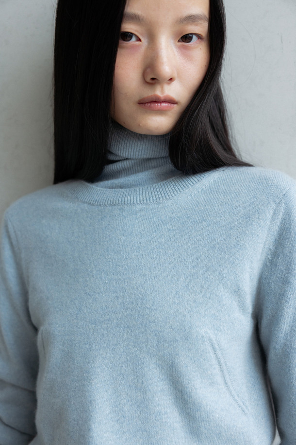 LE CASHMERE - 스웨터 - Essential Crew Sweater (Sky Blue)