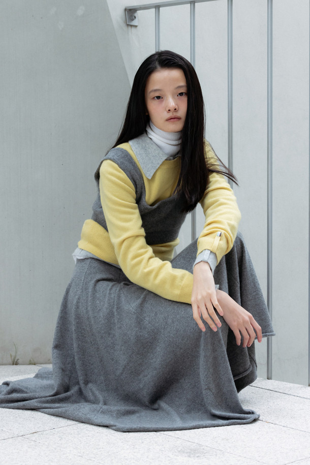 LE CASHMERE - 스웨터 - Essential Crew Sweater (Lemon)