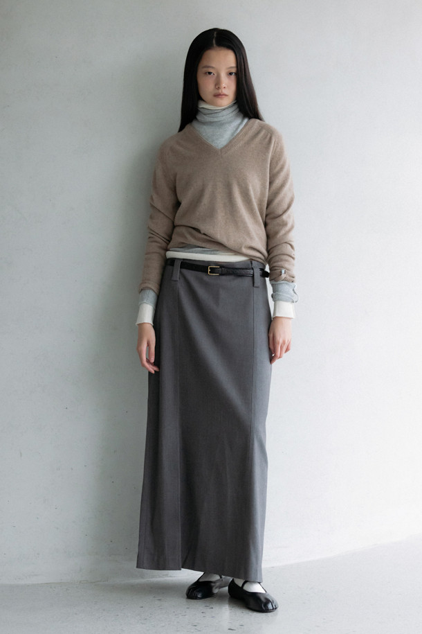 LE CASHMERE - 스웨터 - Essential V-neck Sweater (Beige)