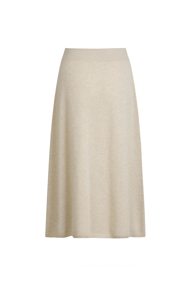 캐시미어 에센셜 스커트 (베이지)는 가을과 겨울, 미니멀하고 베이직한 스타일을 추구하는 여성들을 위한 플레어 스커트입니다. 부드러운 촉감의 캐시미어 소재로 제작되어 포근하고 편안한 착용감을 선사하며, 8게이지 플레인 조직과 홀가먼트 기법으로 봉제선 없이 깔끔한 실루엣을 연출합니다. 무릎을 덮는 기장감에 루즈핏으로 여유로운 착용감을 느낄 수 있으며, 밑단 1X1 립 조직으로 은은한 포인트를 더했습니다. 데일리룩, 카페룩, 모임룩 등 다양한 TPO에 맞춰 미니멀, 클래식, 시크한 스타일을 완성해보세요.
