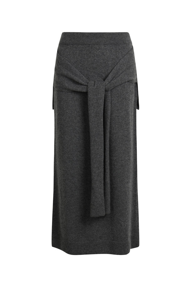 캐시미어 소재의 타이 웨이스트 스커트 (그레이)입니다. 부드러운 촉감과 보온성을 갖춘 두꺼운 두께로 겨울철에도 따뜻하게 착용할 수 있습니다. H라인 핏에 무지 패턴으로 미니멀하고 베이직한 스타일을 연출하며, 스카프 패널과 매듭 디테일이 포인트입니다. 뒷트임으로 활동성을 더했으며, 출근룩, 오피스룩, 모임룩 등 다양한 TPO에 클래식, 미니멀, 시크한 분위기를 더해줍니다. 레귤러핏으로 편안하게 착용 가능합니다.
