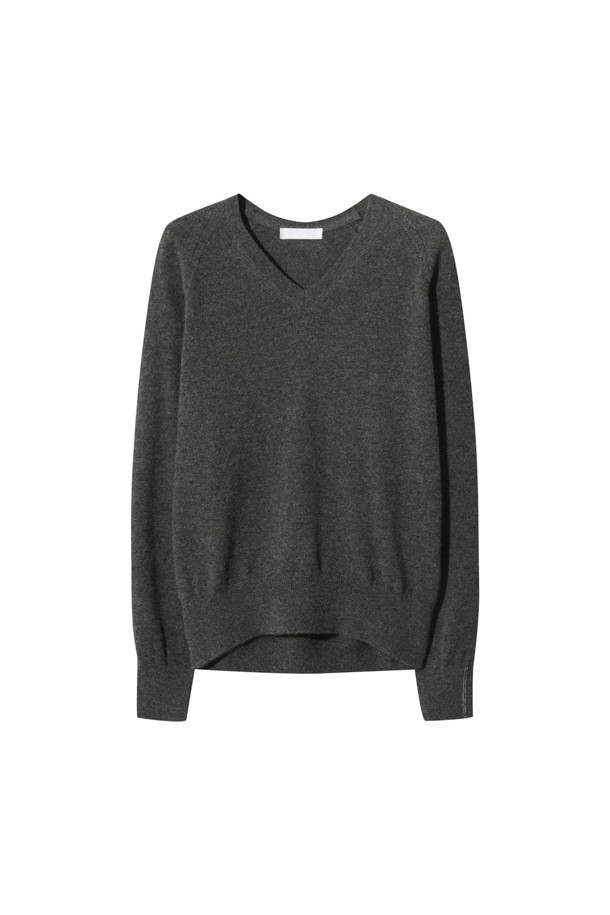 클래식 브이넥 스웨터 (그레이)는 몽골산 캐시미어 100% 소재로 제작되어 부드러운 촉감과 가벼운 착용감을 선사합니다. 가을과 겨울, 일상에서 활용하기 좋은 베이직하고 클래식한 디자인으로, 레귤러핏과 긴 소매 기장으로 편안함을 더했습니다. 얇은 두께감으로 레이어드하여 다양한 스타일을 연출할 수 있으며, 출근룩, 비즈니스 캐주얼, 모임룩 등 TPO에 맞춰 활용 가능합니다. 차콜, 브라운 컬러도 준비되어 있습니다.
