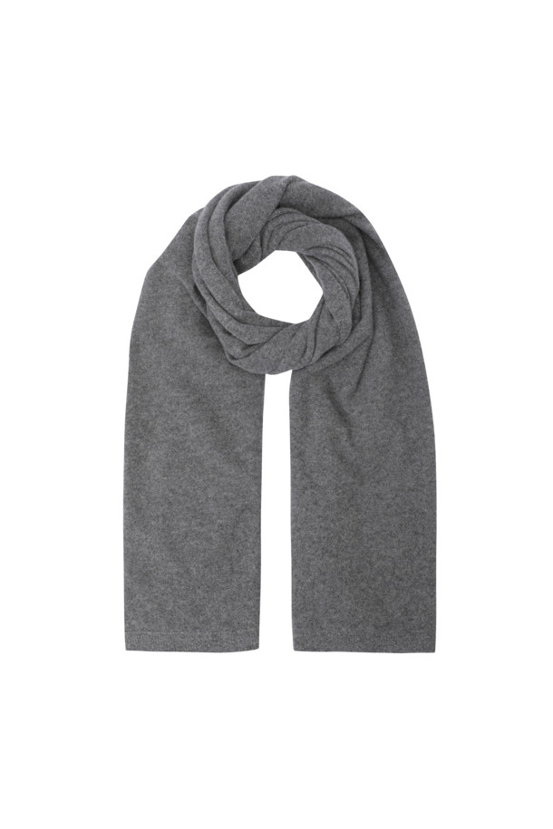 몽골산 캐시미어 100% 소재의 캐시미어 와이드 숄 (그레이)입니다. 가을, 겨울 시즌에 어울리는 부드러운 촉감과 얇은 두께로 제작되어, 가볍게 걸치기 좋습니다. 베이직하고 클래식한 디자인으로 여행룩, 휴가룩과 미니멀한 스타일을 연출하기 좋습니다. 70cm x 200cm의 넉넉한 사이즈로 담요, 숄, 머플러 등 다용도로 활용 가능하며, 휴대성이 뛰어나 실용적입니다.
