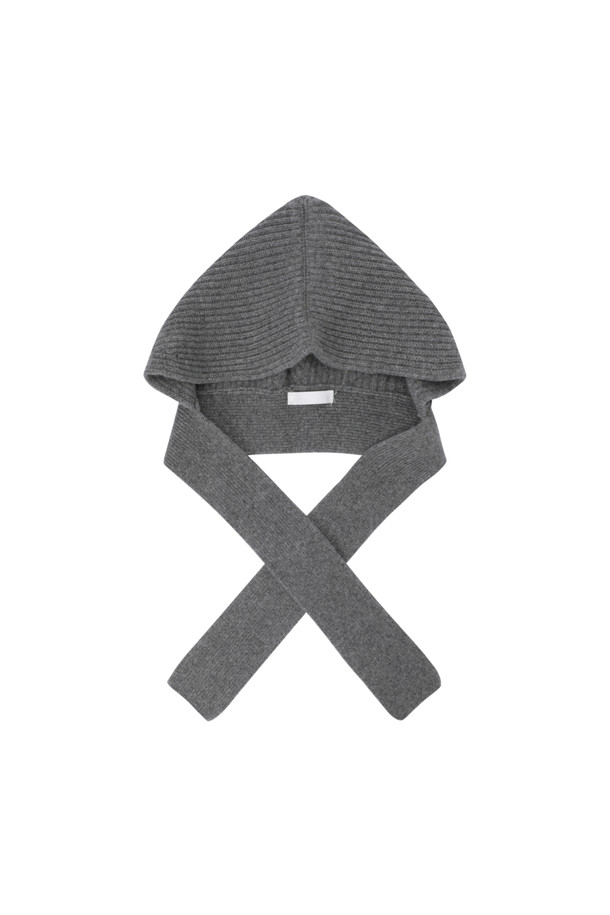 캐시미어 바라클라바 (그레이)는 몽골산 캐시미어 100% 소재로 제작되어 부드러운 촉감과 뛰어난 보온성을 제공합니다. 겨울철 일상에서 착용하기 좋으며, 미니멀, 클래식, 캐주얼 스타일 모두 소화 가능합니다. 얇은 두께감과 가벼운 무게로 휴대성이 뛰어나며 머플러 스타일로도 연출할 수 있습니다. 이마를 충분히 덮는 후드 크기로 한겨울 추위에도 포근함을 선사합니다. 립조직 짜임으로 은은한 멋을 더한 바라클라바입니다.
