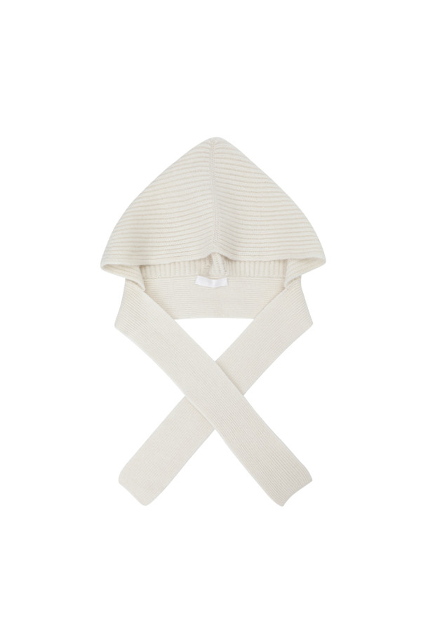 아이보리 색상의 캐시미어 바라클라바입니다. 부드러운 촉감의 캐시미어 소재로 제작되어 겨울철 보온에 효과적이며, 얇은 두께로 답답함 없이 착용할 수 있습니다. 립조직 디테일로 포인트를 더했으며, 머플러 스타일과 후드 스타일로 다양하게 연출이 가능합니다. 미니멀, 클래식, 캐주얼 등 다양한 스타일과 매치하기 좋으며, 휴대성이 뛰어나 언제 어디서든 따뜻함을 더할 수 있습니다.
