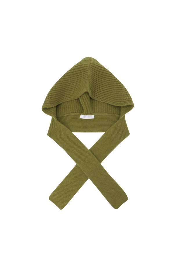 캐시미어 바라클라바 (올리브)는 겨울철 추위로부터 당신을 따뜻하게 보호해 줄 필수 아이템입니다. 부드러운 캐시미어 소재와 깊은 모자 깊이, 두꺼운 두께감으로 뛰어난 보온성을 제공하며, 립조직 편직으로 고급스러운 질감을 더했습니다. 머플러처럼 연출하여 다양한 스타일을 연출할 수 있으며, 이마를 가리는 후드 디자인으로 더욱 포근한 착용감을 선사합니다. 무지 디자인에 올리브 컬러로 어떤 스타일에도 쉽게 매치할 수 있으며, 가볍고 휴대성이 높아 겨울철 데일리 아이템으로 손색없습니다.
