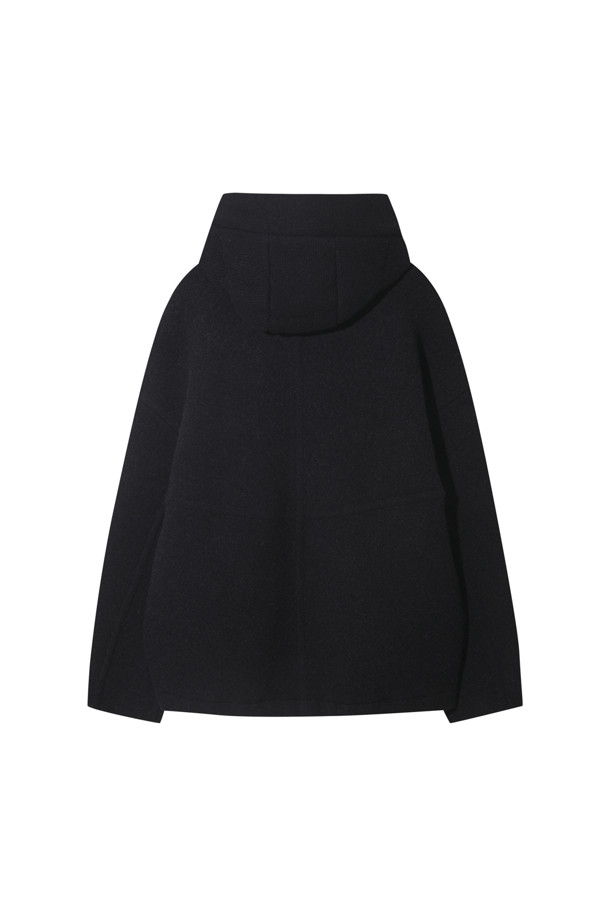 블랙 컬러의 더블페이스 재킷으로, 가을과 겨울 시즌에 당신의 스타일을 완성해 줄 여성용 아우터입니다. 울과 캐시미어 혼방 소재로 제작되어 부드러운 촉감과 뛰어난 보온성을 제공하며, 두꺼운 두께감으로 포근하게 착용할 수 있습니다. 미니멀하고 베이직한 디자인으로 출근룩, 모임룩 등 다양한 TPO에 활용 가능하며, 오버핏 실루엣과 큼직한 후드, 밑단 스토퍼, 동그란 소매 라인이 특징입니다. 집업과 스냅 버튼 여밈 방식으로 편안하게 착용할 수 있으며, 크롭 기장으로 세련된 스타일을 연출합니다.
