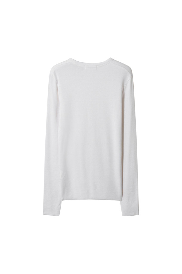 [Re-order] 베이스 레이어 라운드 (화이트)는 미니멀하고 클래식한 스타일을 추구하는 분들을 위한 사계절용 베이스 레이어입니다. 라이오셀, 울, 폴리우레탄 혼방 소재로 제작되어 부드러운 촉감과 슬림핏을 제공하며, 보온성과 신축성이 뛰어납니다. 라운드넥, 긴소매 디자인에 얇은 두께로 제작되어 레이어드하여 다양한 스타일을 연출할 수 있습니다. 무지 디자인의 화이트 컬러로 어떤 옷에도 매치하기 용이하며, 일상에서 편안하게 착용하기 좋습니다.
