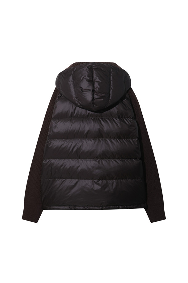 캐시미어 점퍼 (브라운)는 여성 고객을 위한 아우터 점퍼입니다. 가을과 겨울, 일상과 출근, 모임 자리에서 고급스러우면서도 클래식한 스타일을 연출할 수 있습니다. 부드러운 촉감의 캐시미어와 나일론 혼방 소재로 제작되었으며, 두꺼운 두께감으로 보온성을 높였습니다. 프랑스산 안감과 후드 및 밑단 스토퍼, 구스다운 충전재(솜털 80%, 깃털 20%)는 뛰어난 기능성을 제공합니다. 긴 소매, 레귤러핏에 집업 방식으로 편안하게 착용할 수 있습니다.
