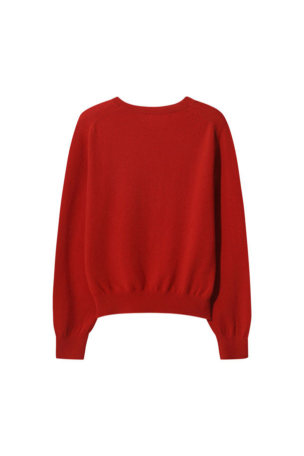 클래식 라운드 스웨터(레드)는 몽골산 캐시미어 100%로 제작되어 부드러운 촉감과 뛰어난 보온성을 자랑합니다. 라운드넥과 긴 소매, 레귤러핏으로 디자인되어 클래식하고 미니멀한 스타일을 연출하며, 일상 및 출근룩, 모임룩에 모두 잘 어울립니다. 크롭 기장에 앞단 사선 스티치 디테일이 돋보이며, 립조직 소매단으로 포인트를 더했습니다. 가벼운 무게감으로 편안하게 착용 가능하며, 겨울철 따뜻함을 선사합니다.
