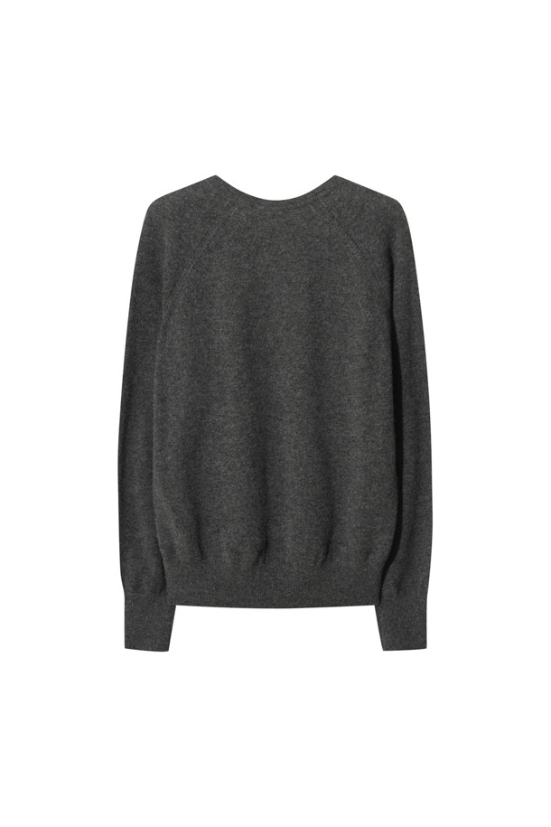 클래식 브이넥 스웨터 (그레이)는 몽골산 캐시미어 100% 소재로 제작되어 부드러운 촉감과 가벼운 착용감을 선사합니다. 가을과 겨울, 일상에서 활용하기 좋은 베이직하고 클래식한 디자인으로, 레귤러핏과 긴 소매 기장으로 편안함을 더했습니다. 얇은 두께감으로 레이어드하여 다양한 스타일을 연출할 수 있으며, 출근룩, 비즈니스 캐주얼, 모임룩 등 TPO에 맞춰 활용 가능합니다. 차콜, 브라운 컬러도 준비되어 있습니다.
