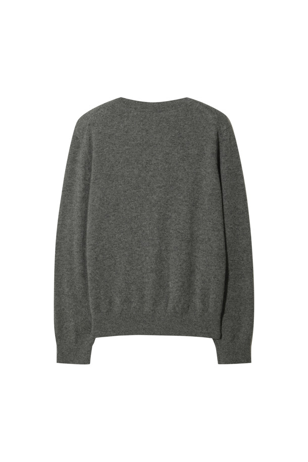 몽골산 캐시미어 100% 소재의 클래식 버튼 가디건입니다. 가볍고 부드러운 촉감으로 가을, 겨울철 따뜻하게 착용할 수 있으며, 일상, 오피스룩, 출근룩, 모임룩 등 다양한 TPO에 활용 가능합니다. 레귤러핏 디자인에 라운드넥으로 제작되었으며, 베이직하고 미니멀한 스타일을 연출합니다. 얇은 두께로 제작되어 휴대성이 높으며, 라운드 스웨터와 셋업으로도 코디할 수 있습니다.
