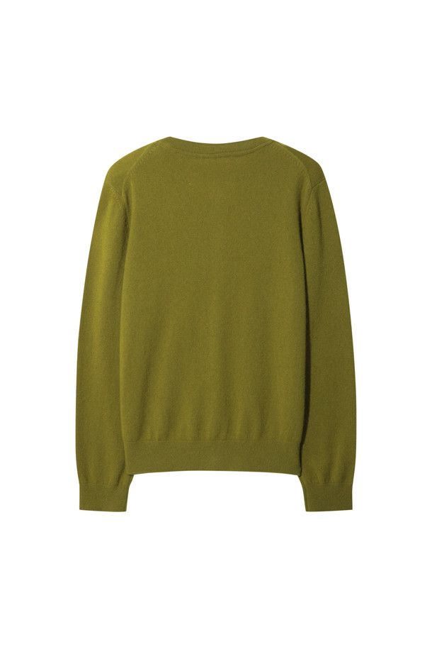 올리브 색상의 클래식 버튼 가디건입니다. 몽골산 캐시미어 100% 소재로 제작되어 부드러운 촉감을 선사하며, 가을과 겨울에 따뜻하게 착용할 수 있습니다. 레귤러 핏에 라운드넥 디자인으로, 일상, 출근룩, 오피스룩 등 다양한 TPO에 활용 가능합니다. 기본에 충실한 베이직하고 클래식한 스타일로, 라운드 스웨터와 셋업하여 연출할 수 있습니다. 얇은 두께로 휴대성이 높습니다.
