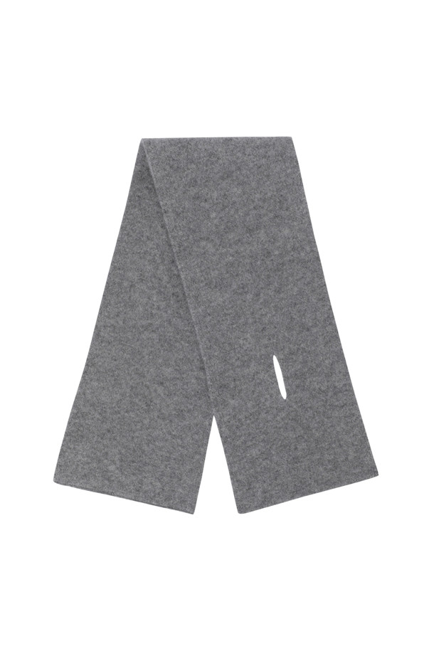 캐시미어 쁘띠 머플러 (그레이)는 부드러운 촉감의 캐시미어 소재로 제작되어 가을, 겨울철 보온성을 높여주는 머플러입니다. 미니멀한 스타일과 무지의 디자인으로 다양한 룩에 매치하기 용이하며, 남녀 공용으로 착용 가능합니다. 두꺼운 두께감의 이중직 편직으로 제작되었으며, 숏한 기장감과 홀 트임 디자인으로 포인트를 더했습니다. 작고 가벼워 휴대성이 뛰어나며, 일상에서 데일리하게 활용하기 좋습니다.
