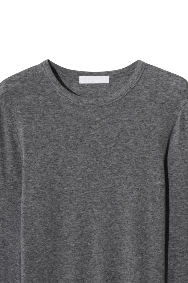 [Re-order] 베이스 레이어 라운드 (그레이)는 부드러운 촉감의 슬림핏 긴소매 베이스 레이어입니다. 라이오셀, 울, 폴리우레탄 혼방 소재로 제작되어 봄, 가을, 겨울 시즌에 보온성을 제공합니다. 라운드넥 디자인의 무지 스타일로, 일상복뿐만 아니라 출근룩, 여행룩 등 다양한 TPO에 활용 가능합니다. 미니멀, 클래식, 캐주얼 스타일을 즐기는 분들께 적합하며, 레이어드하여 더욱 폭넓게 활용할 수 있습니다.
