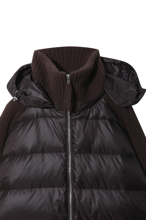 캐시미어 점퍼 (브라운)는 여성 고객을 위한 아우터 점퍼입니다. 가을과 겨울, 일상과 출근, 모임 자리에서 고급스러우면서도 클래식한 스타일을 연출할 수 있습니다. 부드러운 촉감의 캐시미어와 나일론 혼방 소재로 제작되었으며, 두꺼운 두께감으로 보온성을 높였습니다. 프랑스산 안감과 후드 및 밑단 스토퍼, 구스다운 충전재(솜털 80%, 깃털 20%)는 뛰어난 기능성을 제공합니다. 긴 소매, 레귤러핏에 집업 방식으로 편안하게 착용할 수 있습니다.
