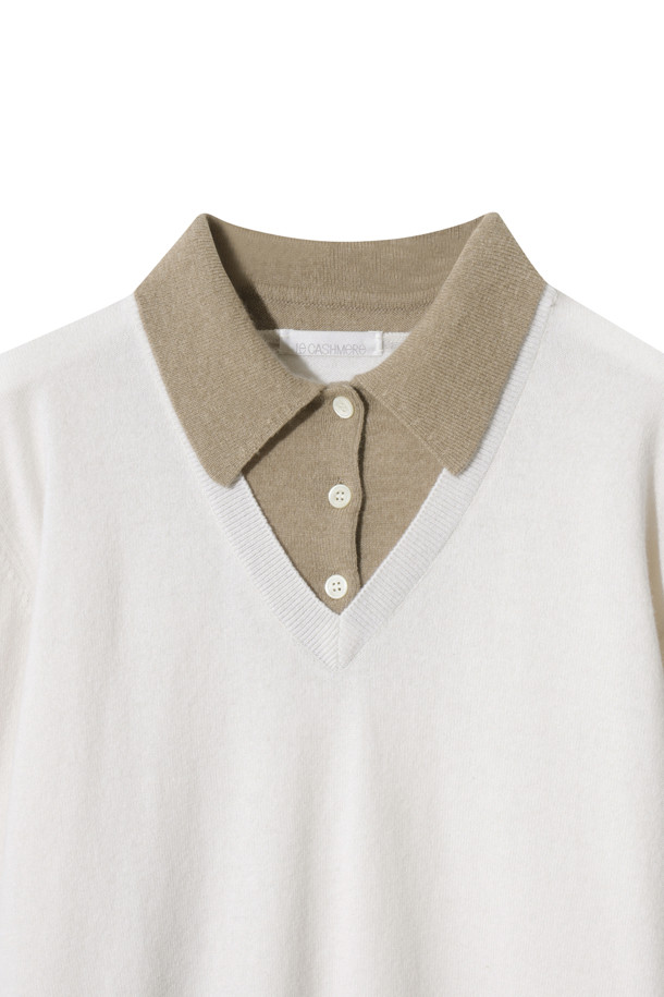 아이보리 투톤 폴로 스웨터는 출근룩과 모임룩에 모두 잘 어울리는 여성 니트입니다. 몽골산 캐시미어 100% 소재로 제작되어 부드러운 촉감과 뛰어난 보온성을 자랑하며, 가을과 겨울에 따뜻하게 착용할 수 있습니다. 베이직하면서도 클래식한 무드를 연출하는 레귤러 핏 디자인에 배색 패턴과 긴소매, 자개 단추 디테일이 더해져 고급스러움을 더했습니다. 두꺼운 두께감으로 포근함을 선사하며, 미니멀하고 세련된 스타일을 완성합니다.
