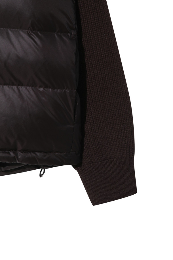 캐시미어 점퍼 (브라운)는 여성 고객을 위한 아우터 점퍼입니다. 가을과 겨울, 일상과 출근, 모임 자리에서 고급스러우면서도 클래식한 스타일을 연출할 수 있습니다. 부드러운 촉감의 캐시미어와 나일론 혼방 소재로 제작되었으며, 두꺼운 두께감으로 보온성을 높였습니다. 프랑스산 안감과 후드 및 밑단 스토퍼, 구스다운 충전재(솜털 80%, 깃털 20%)는 뛰어난 기능성을 제공합니다. 긴 소매, 레귤러핏에 집업 방식으로 편안하게 착용할 수 있습니다.
