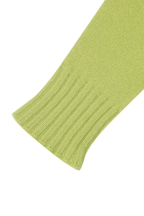 몽골산 캐시미어 100% 소재의 베이직 장갑입니다. 부드러운 촉감과 얇은 두께로 가을, 겨울철 일상에서 착용하기 좋습니다. 연그린 컬러에 무지 디자인으로 어떤 스타일에도 잘 어울리며, 팔목 위 길이와 손목 립조직으로 안정적인 착용감을 제공합니다. 검지 핑거홀이 있어 스마트폰 터치도 가능하며, 보온성을 더해줍니다. 클래식, 미니멀, 캐주얼 등 다양한 스타일에 매치하여 따뜻하고 세련된 스타일을 연출해보세요.
