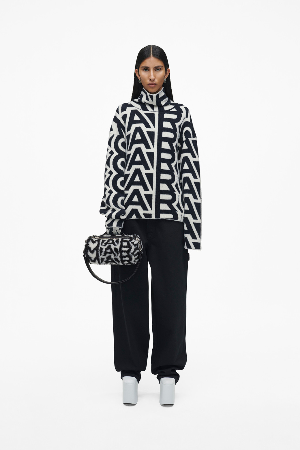 MARC JACOBS -  - Monogram Teddy The Duffle_Black/Ivory (2F3HDF080H02- 004)