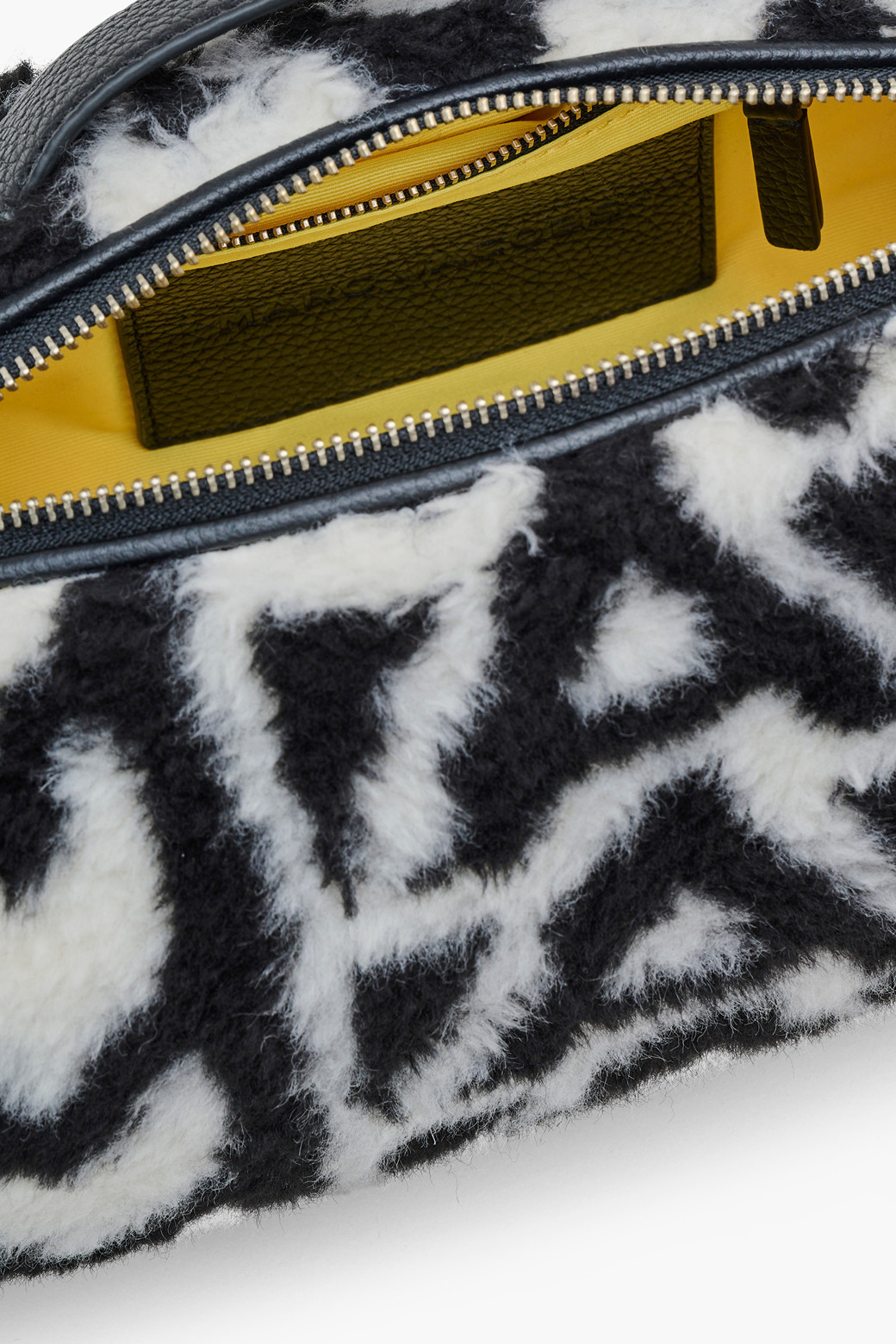 MARC JACOBS -  - Monogram Teddy The Duffle_Black/Ivory (2F3HDF080H02- 004)