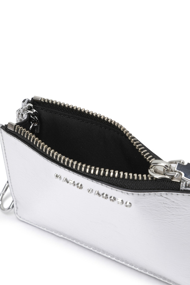 MARC JACOBS - 클러치/파우치 - Metallic Daily Top Zip Wristlet_Silver (S106M06RE22-040)