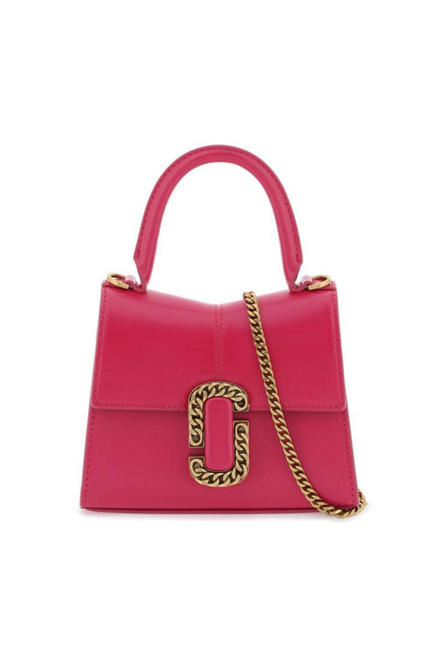 St Marc the Mini 탑 핸들_립스틱 핑크(2P3HSC004H01-955)는 우아하고 페미닌한 스타일을 연출하는 여성용 탑 핸들백입니다. 립스틱 핑크 컬러의 소가죽과 PU 코팅 소재로 제작되었으며, 미니 사이즈의 사각 디자인에 체인과 로고 장식이 더해졌습니다. 2WAY 스타일로, 탈부착 가능한 크로스바디 스트랩이 있어 다양한 연출이 가능하며, 내부에는 카드 슬롯 2개가 마련되어 실용성을 높였습니다. 데이트룩이나 모임룩에 적합하며, 클래식, 미니멀, 로맨틱 스타일을 즐기는 분들께 추천합니다. 더스트백이 함께 제공됩니다.
