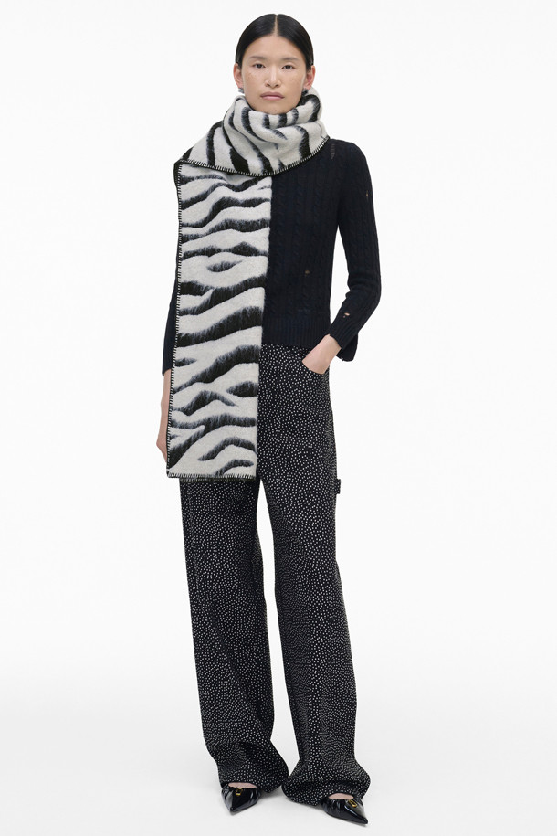 MARC JACOBS - 스카프/머플러 - Zebra Brushed Scarf_ Black/White (2F4RRA008W07-005)