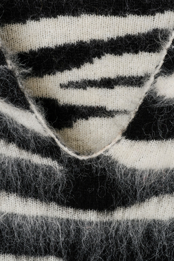 MARC JACOBS - 스웨터 - Brushed Zebra Sweater_Black/White (2F4RTP030K30-005)