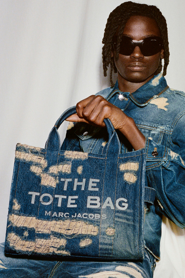 MARC JACOBS - 토트백 - Rip And Repair Denim The Medium Tote_Punk indigo (2F4HTT002H05-491)