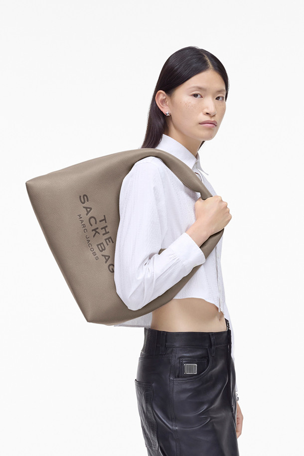 MARC JACOBS - 숄더백 - Leather The Sack_CEMENT (2R3HSH058H02-055)